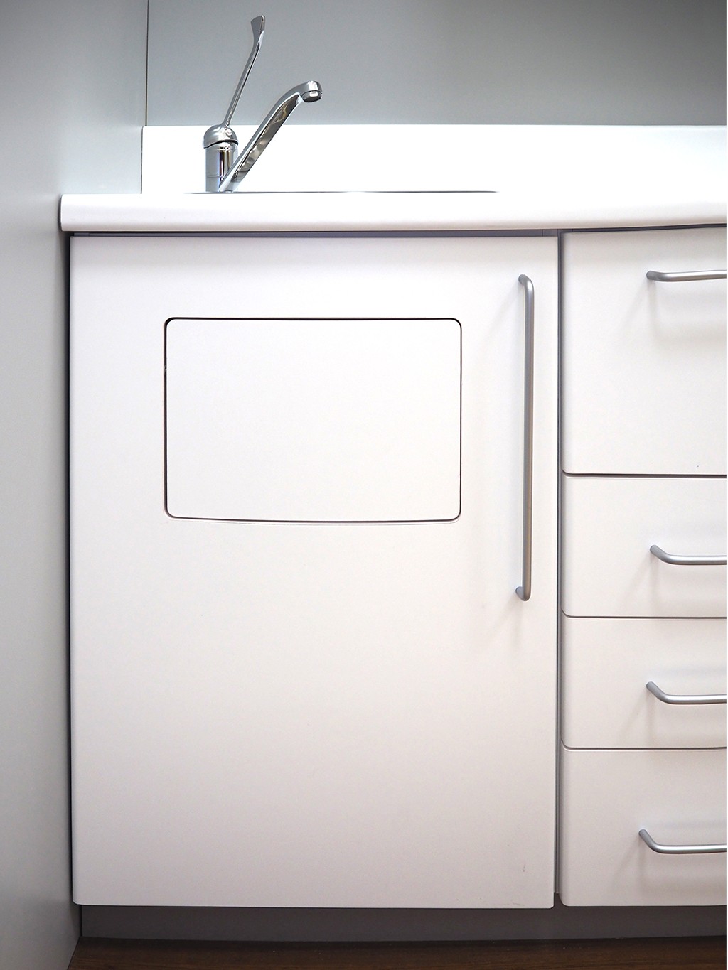 Módulo 10: Para lavabo con trampilla y cubo residuos